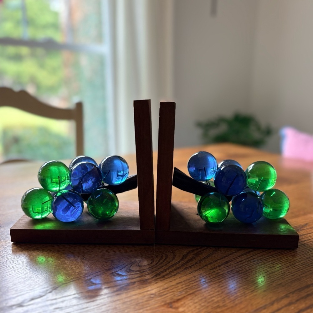 Mid-Century Modern Vintage Blue & Green Lucite Grapes mounted wooden Bookend